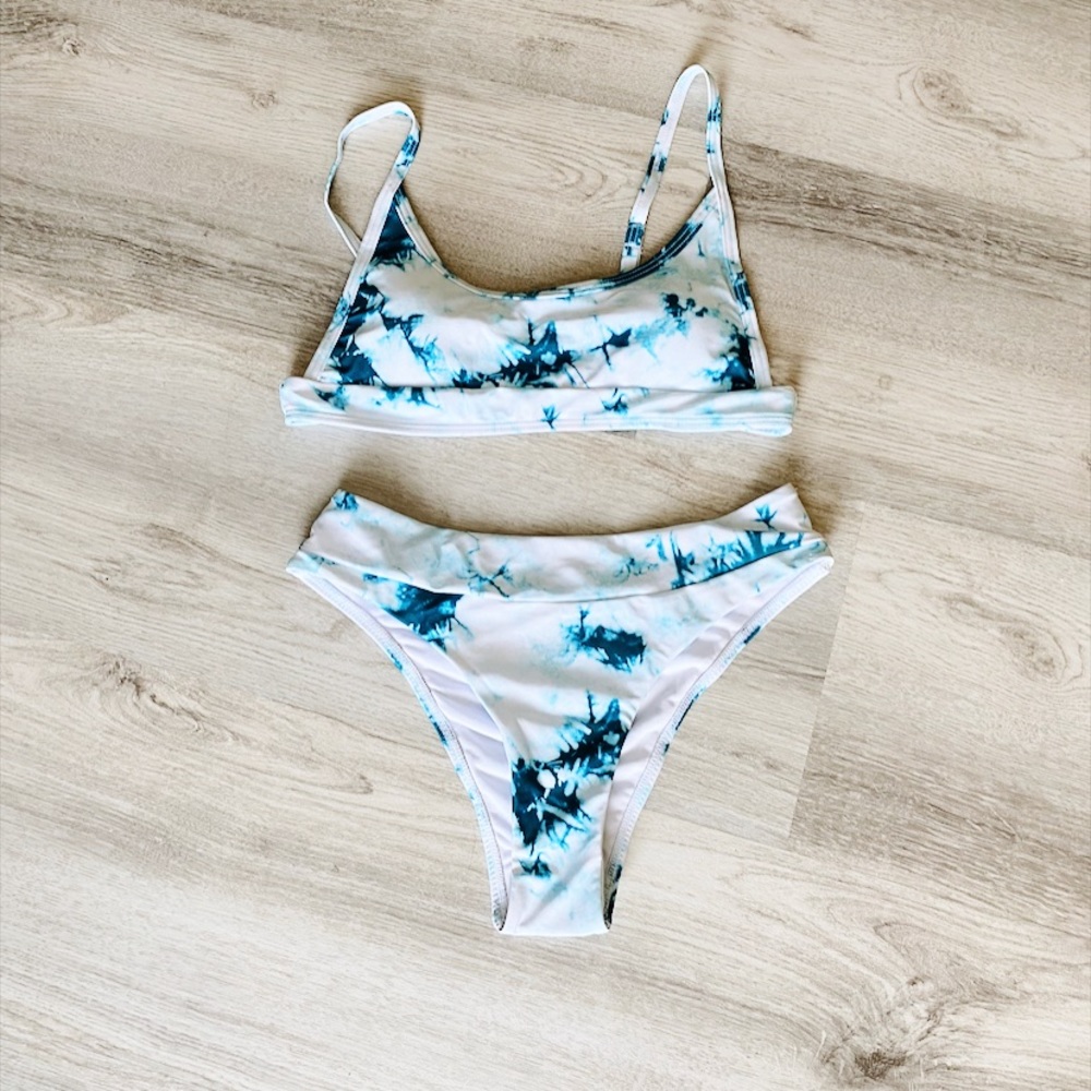 SALE 🎉 Blue Tie Dye Trendy Bikini Swimsuit - Picture 3 of 3